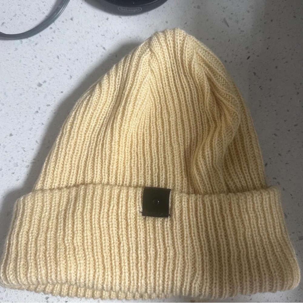 Women Cream Ribbed Knit Beanie